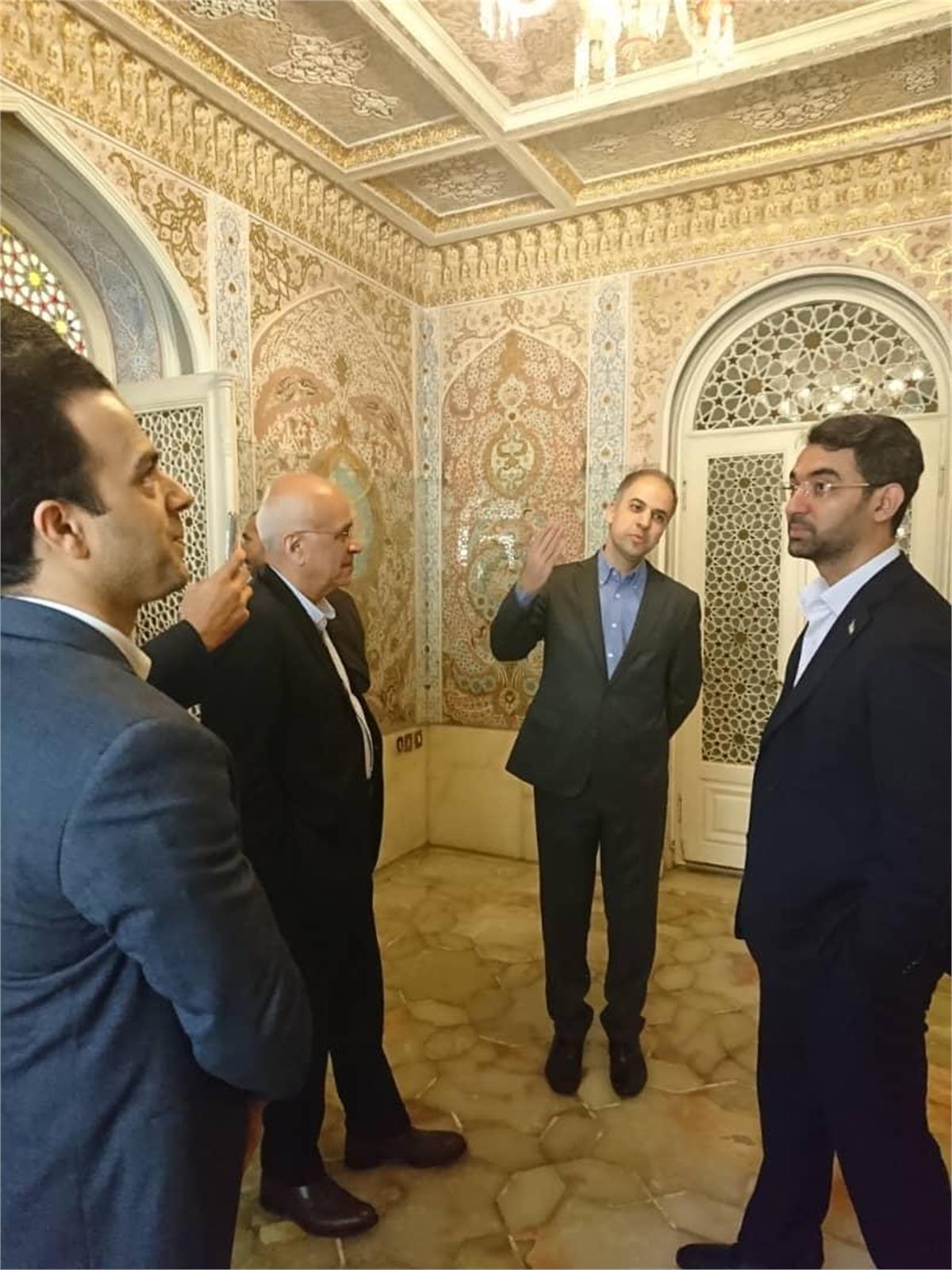 وزیر ارتباطات و فناوری اطلاعات به موزه زمان رفت